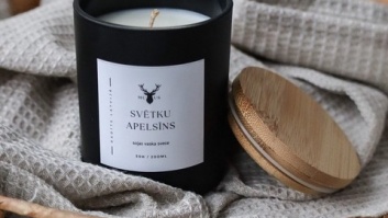 Sojas vaska svece - "Svētku apelsīns (melna)"