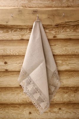 Lina dvielis 45cm x 70cm ar pelēku mežģīni – zvaniņi