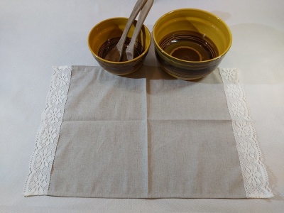 Lina dvielis 45x70cm ar lina mežģīni-baltas puķes