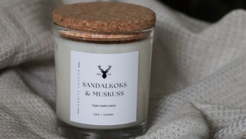 Sojas vaska svece - Sandalkoks un muskuss (caurspīdīga)