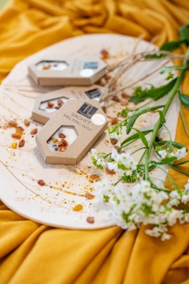 AROMĀTISKAIS VASKS AR PRIEŽU AROMĀTU