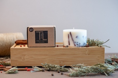 SOJAS VASKA SVECE AR KANĒĻA AROMĀTU (S)