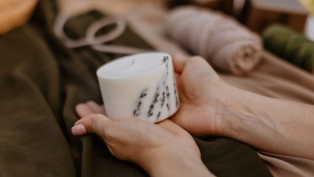 SOJAS VASKA SVECE AR LAVANDAS AROMĀTU (S)