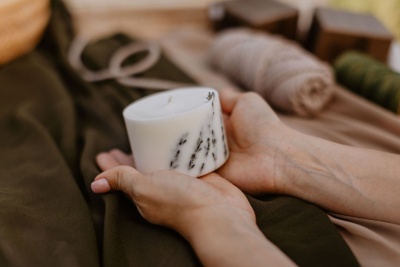 SOJAS VASKA SVECE AR LAVANDAS AROMĀTU (S)