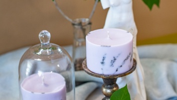 SOJAS VASKA SVECE AR LAVANDAS AROMĀTU - LILLĀ (S)