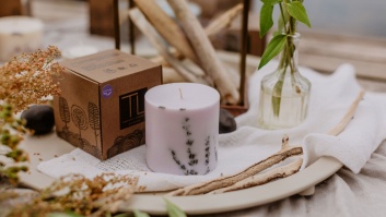 SOJAS VASKA SVECE AR LAVANDAS AROMĀTU - LILLĀ (XL)