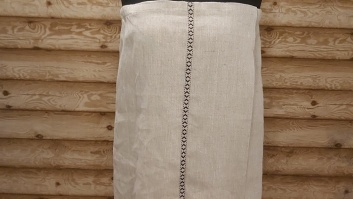 Lina pirts kleita sievietei ar tautisku lentu (sūnu pelēkzaļa)