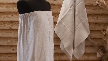 Komplekts sievietei: Lina dvielis 80x150cm un lina auduma pirts kleita sievietei ar vertikālu tautisku gaišu pelēkbaltu lentu.