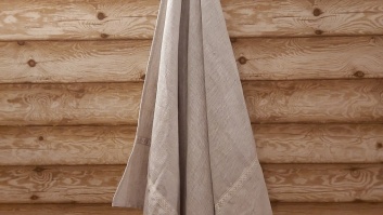 Lina dvielis 80x150cm ar tautisku lentu (gaiši pelēkbalta) abās dvieļa malās