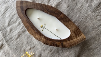 Dabīgas sojas vaska svece - kokā (roku darbs)