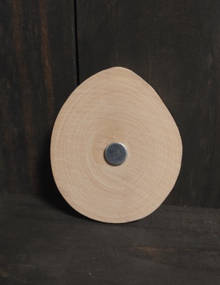 Koka magnēts ar zirga attēlu