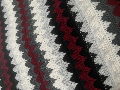 Tamborēta vilnas sega