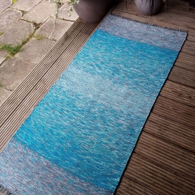 Grīdas celiņš no pārstrādātiem diegiem kokvilnas velkos