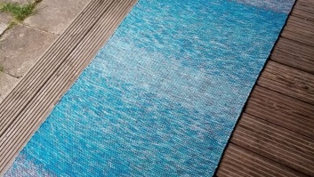 Grīdas celiņš no pārstrādātiem diegiem kokvilnas velkos